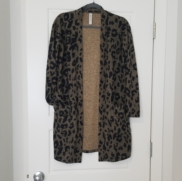 Leopard Print Duster with Pockets - Picture 3 of 6